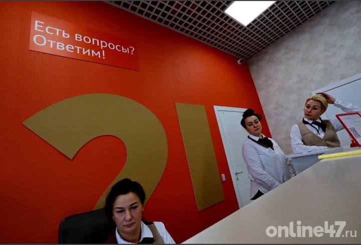 МФЦ Ленобласти победили в двух номинациях всероссийского конкурса Минэкономразвития На днях Министерство экономического развития РФ подвело итоги всероссийского конкурса Лучший многофункциональный центр России 2024 Представители Ленинградской области победили сразу в двух номинациях Лучший специалист МФЦ и Лучший проект Так победу в номинации Лучший проект Ленобласти дали за внедрение и успешное применение сервиса Обслуживание по биометрии теперь ленинградский опыт будет тиражироваться в других субъектах Звание Лучший специалист МФЦ получила Анна Усанова из Лодейнопольского филиала Стоит отметить что предыдущая победа в данной номинации была завоевана коллективом в 2019 году Online47 Всё о Ленобласти и не только Мы в MAX