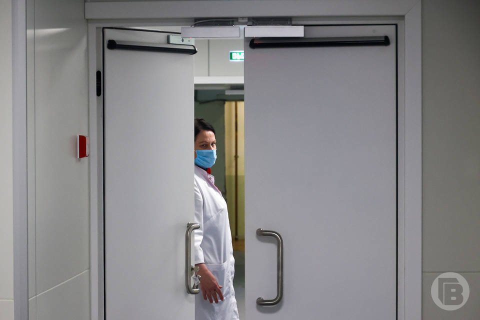 Известно состояние 3 летней девочки пострадавшей в ДТП под Волгоградом Авария случилась в Урюпинском районе Накануне 9 ноября в Урюпинске Волгоградской области столкнулись автомобили Volkswagen Polo и Jaguar которым управлял пьяный водитель По предварительным данным авария случилась в 21 40 по проспекту Ленина 42 Как сообщает пресс служба регионального главка в результате ДТП пострадала 3 летняя девочка пассажирка автомобиля Volkswagen Несовершеннолетняя была госпитализирована ее состояние прокомментировали в комитете здравоохранения Волгоградской области Помощь оказана в приемном отделении Урюпинской ЦРБ мама ребенка отказалась от госпитализации сообщили в облздраве