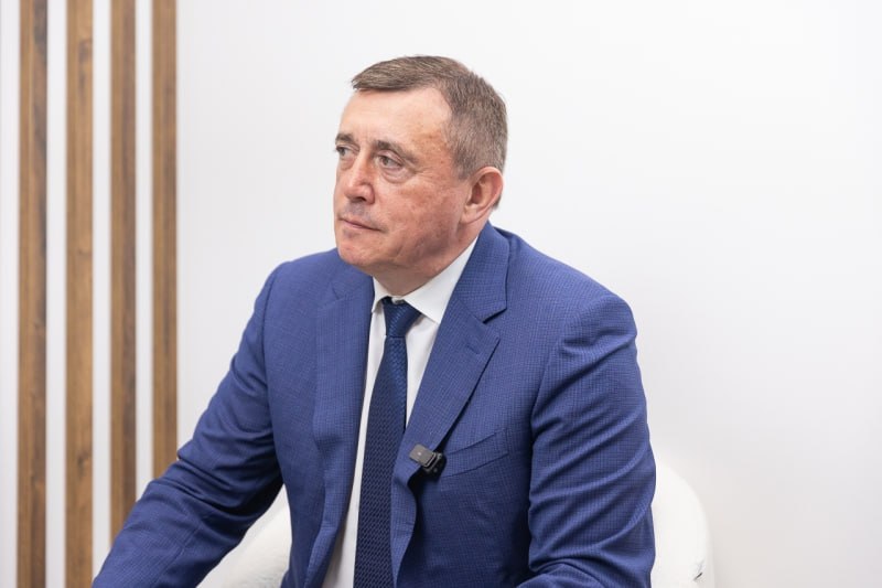 Лимаренко объявлена благодарность от Правительства РФ Губернатор Сахалинской области Валерий Лимаренко получил официальную благодарность от Правительства России. Как говорится в распоряжении, опубликованном 15 июля на портале правовых актов, благодарность объявлена за заслуги в содействии укреплению обороноспособности страны и государственной безопасности. Документ подписан Кабинетом министров РФ. Это признание вклада региона в реализацию стратегических задач на Дальнем Востоке и в сфере нацбезопасности. #Местное Прислать новость