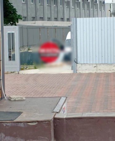Девушка разбилась при падении из окна гостиницы «Заря»   Трагедия произошла вчера. Следком начал проверку. Другие детали пока неизвестны.    Подписаться   Написать в редакцию