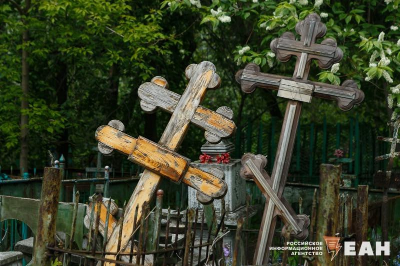 Верхний Тагил может исчезнуть с карты Свердловской области Об угрозе исчезновения города предупредили ученые Российской академии народного хозяйства и государственной службы при президенте России. Население Верхнего Тагила стремительно сокращается. Всего в зоне риска, по версии ученых, оказались 129 городов с населением до 50 тыс. человек. Люди почему-то разъезжаются по более крупным городам, следует из исследования. Кроме Верхнего Тагила на грани исчезновения оказались Трубчевск Брянская область , Инта Коми , Кемь и Медвежьегорск Карелия , Торжок Тверская область и другие. Примечательно, что на сохранение малых городов государство выделило 4 млрд рублей в этом году. Но не до всех доходят деньги.