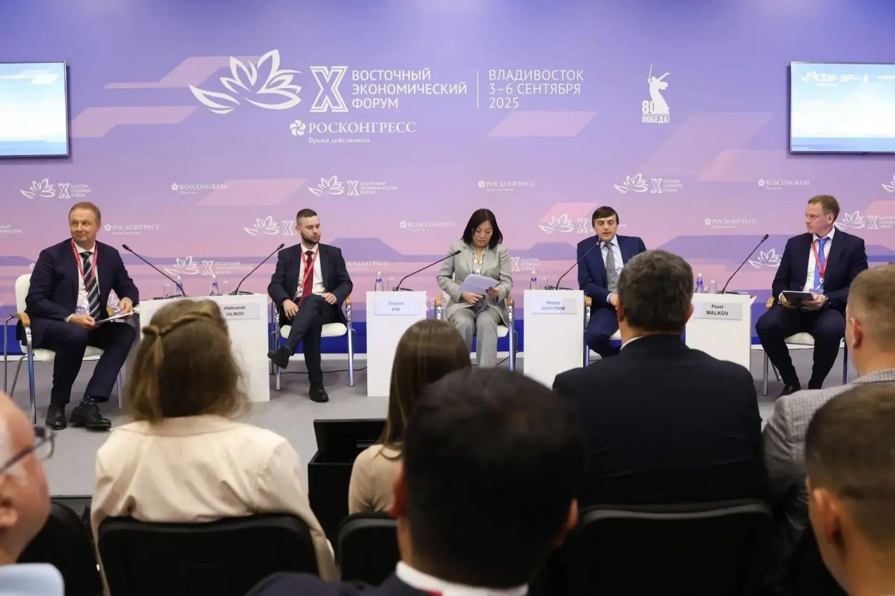 114 компаний стали резидентами Аэрокосмической инновационной долины это лучший результат среди всех научно технологических центров страны Об этом губернатор Рязанской области Павел Малков заявил в ходе Восточного экономического форума Глава региона отметил что пять резидентов Долины получили гранты до 30 млн от фонда Национальной технологической инициативы а ещё один резидент грант Фонда содействия инновациям по программе Старт ИИ на создание прототипа системы ИИ генерации медицинских изображений Две трети проектов Долины связаны с беспилотной авиацией также реализуются проекты в сфере биомеда ИТ аэрокосмоса радиотехники и электроники подчеркнул Павел Малков В результате работы Долины появятся 2800 рабочих мест и на 5 6 млрд вырастут налоговые отчисления в областной бюджет через пять лет Рост числа резидентов и его динамика отражают повышение интереса к нашим тематическим направлениям в первую очередь это беспилотные и авиационные технологии а также IT Благодаря синергии науки бизнеса и образования ИНТЦ становится местом где прототипы а иногда даже просто идеи превращаются в конкретный продукт готовый к внедрению сообщил генеральный директор Аэрокосмической инновационной долины Павел Новицкий