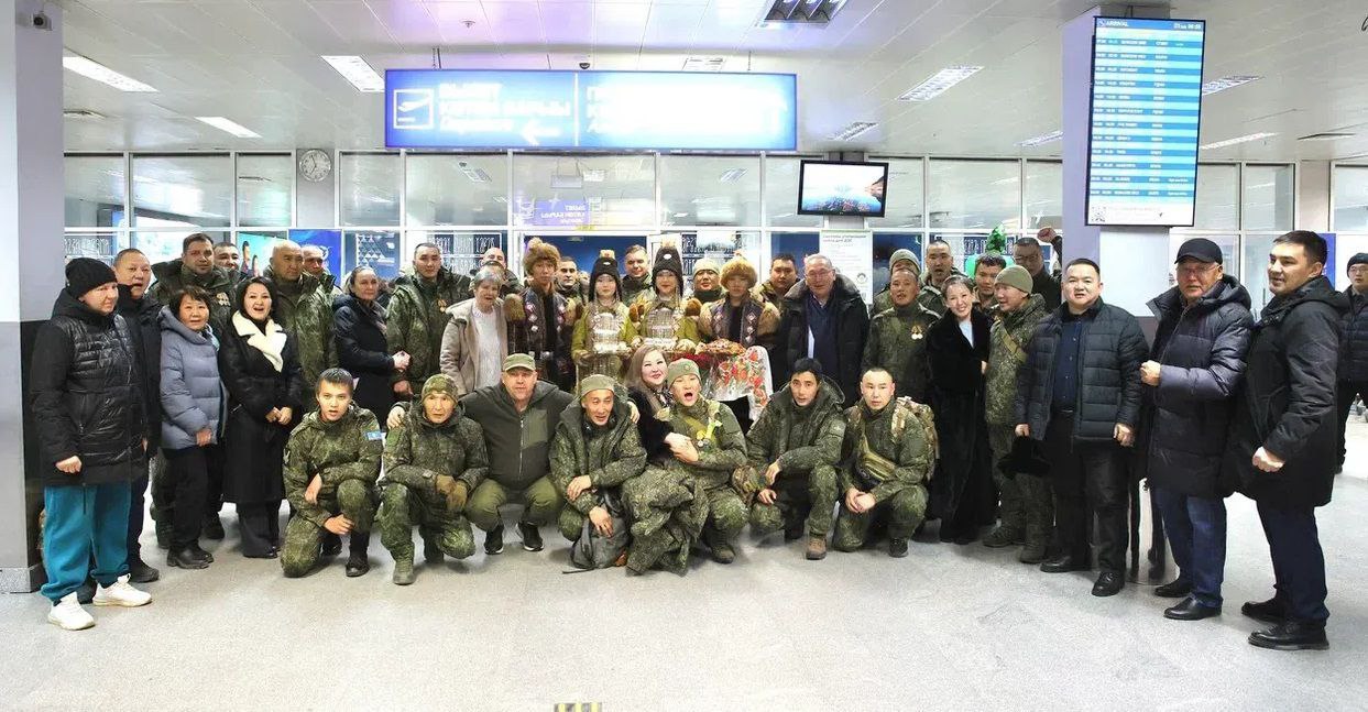 Участники боевых действий приехали на III Республиканский антифашистский форум в Якутске 25 бойцов спецоперации сегодня 3 ноября торжественно встретили в Международном аэропорту имени П А Ойунского города Якутска Фронтовики примут участие в работе III Республиканского антифашистского форума ulusmedia Читайте нас в MAX