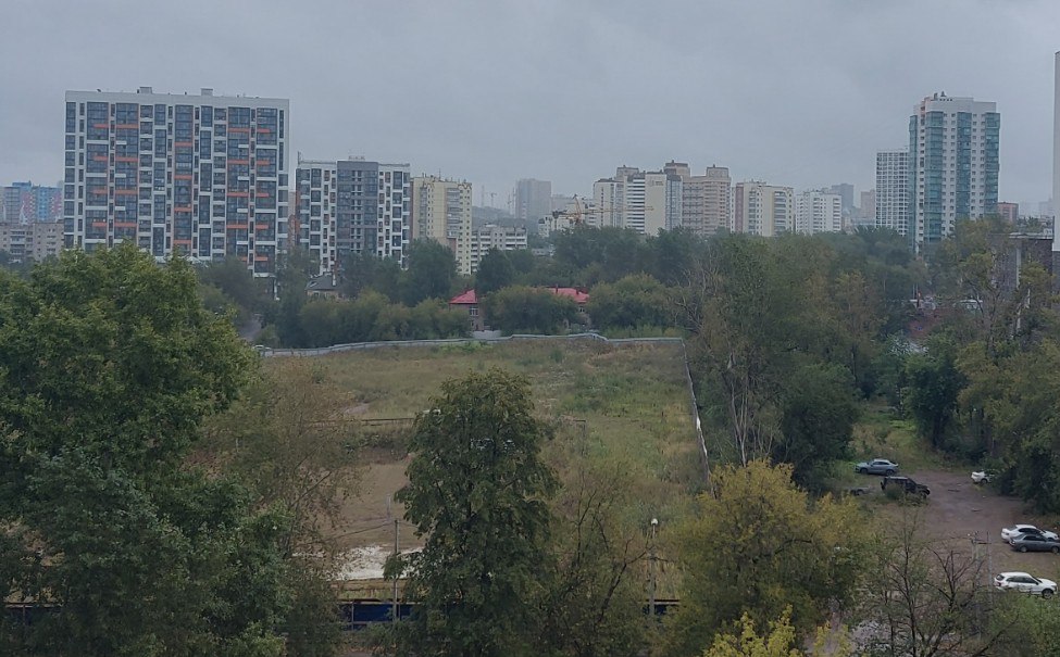Осенью «Кортрос» планирует начать строительство жилья в пермском микрорайоне ДКЖ Компания «Кортрос-Пермь» готовится к реализации одного из крупнейших в регионе проектов комплексного развития территории КРТ в пермском микрорайоне ДКЖ Дом культуры железнодорожников . Как сообщили «Ъ-Прикамье», этой осенью девелопер планирует начать строительство жилья в этой локации. Столичная девелоперская группа «Кортрос» в апреле 2024 года выиграла торги краевого минстроя на право комплексного развития территории в микрорайоне ДКЖ.