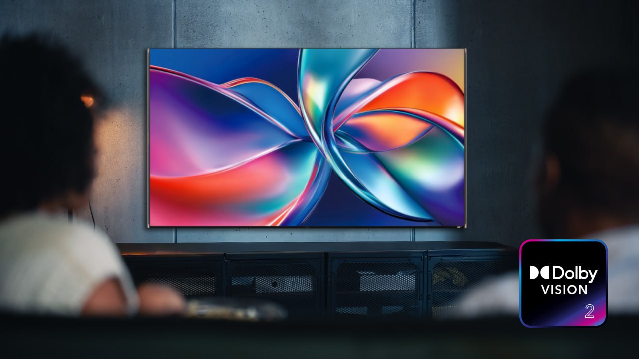 Dolby показала новую версию HDR Dolby Vision 2 Теперь телевизоры смогут точнее передавать тёмные сцены и подстраиваться под освещение в комнате Главные фишки Precision Black более чёткие тёмные сцены Light Sense экран сам подстраивается под свет в комнате Спортивные и игровые режимы Authentic Motion меньше дрожания картинки но без эффекта мыльной оперы Можно настраивать кадр за кадром Два уровня обычный Dolby Vision 2 для большинства моделей и Dolby Vision 2 Max для топовых телевизоров с расширенным управлением Пока не известно когда появятся первые устройства с поддержкой нового стандарта и можно ли будет обновить старые телевизоры Подробности по отдельным технологиям тоже ограничены