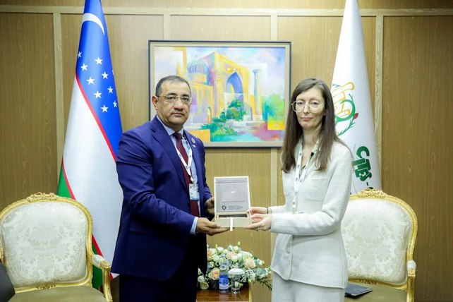 Узбекистан и Россия расширяют сотрудничество в сфере охраны окружающей среды На полях Конференции сторон CITES CoP20 в Самарканде состоялась встреча советника министра экологии Республики Узбекистан Алишера Саломова с заместителем руководителя Федеральной службы по надзору в сфере природопользования Российской Федерации Росприроднадзор Татьяной Кузнецовой   English O zbek tilida Ўзбек тилида На русском iOS Android