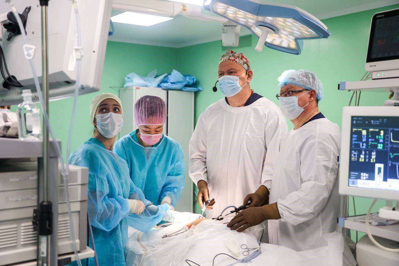 Федеральные эксперты обсудят вопросы детской хирургии на медицинском конгрессе в Иркутске С 24 и 25 февраля в стенах Иркутской государственной областной детской клинической больницы ИГОДКБ опытные хирурги прооперируют сложнейшие клинические случаи в прямом эфире 25 февраля состоится день молодых ученых конференция студентов и ординаторов медвузов страны Основная научная работа пройдет 26 27 февраля Фото правительство Иркутской области IrkutskMedia теперь в МАX