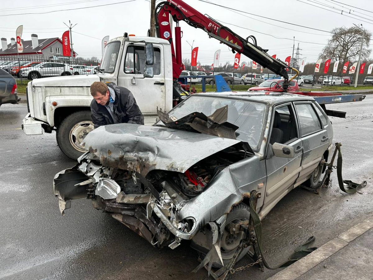 В Иванове произошла массовая авария с участием десяти автомобилей     Сегодня, 20 ноября, в областном центре на улице Смирнова произошла массовая авария. Участниками ДТП стали десять машин.  ↗  Прислать новость   Подписаться