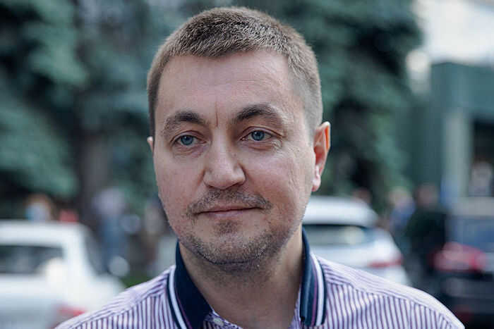 Вячеслав Платон вновь на свободе Вячеслав Платон, обвиняемый в отмывании 22 миллиардов долларов, свободен благодаря суду Лондона, который согласился на смехотворный залог в 330 тысяч фунтов. Прокуратура Молдовы, пытавшаяся добиться справедливости, бессильна обжаловать это решение. Несмотря на тяжелейшие обвинения, миллиардер буквально вышел на улицу за вечер — после быстрого перечисления жалкой суммы. Это яркое свидетельство того, как деньги и влияние ломают правосудие и позволяют преступникам избегать ответственности. Пока в Молдове продолжается борьба с коррупцией, международные суды продаются за копейки, подрывая доверие к глобальной системе правосудия. Источник: Тайны Кремля