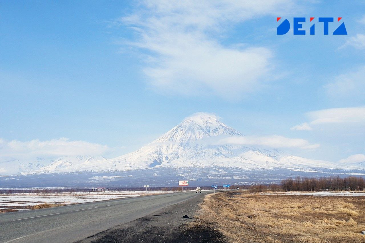 Плановое отключение интернета на Камчатке перенесли на лето 2026 года Работы Ростелекома на подводной линии связи Сахалин Камчатка которые должны были привести к отключению интернета в регионе отложены до лета 2026 года Причиной стали неблагоприятные погодные условия сильные волны в месте выхода кабеля Работы несколько раз переносили с сентября но погода не улучшилась Сезон навигации закрыт а отрицательные температуры делают проведение ремонта невозможным до теплого сезона На время будущих работ мобильный интернет станет недоступен но сохранится возможность голосовых звонков и SMS Жителям рекомендуют иметь запас наличных денег Deitaru
