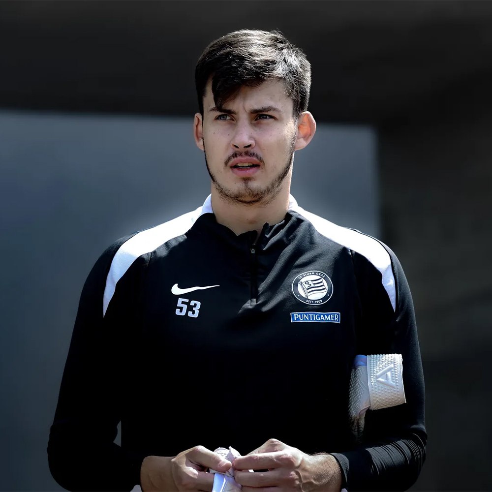 Российский голкипер Штурма Даниил Худяков выбыл на несколько недель Футболист получил мышечную травму бедра в кубковой игре с Альтахом сообщил клуб из Граца в соцсетях Худяков приступил к реабилитации на базе команды Подписывайтесь на РИА Новости Спорт в MAX