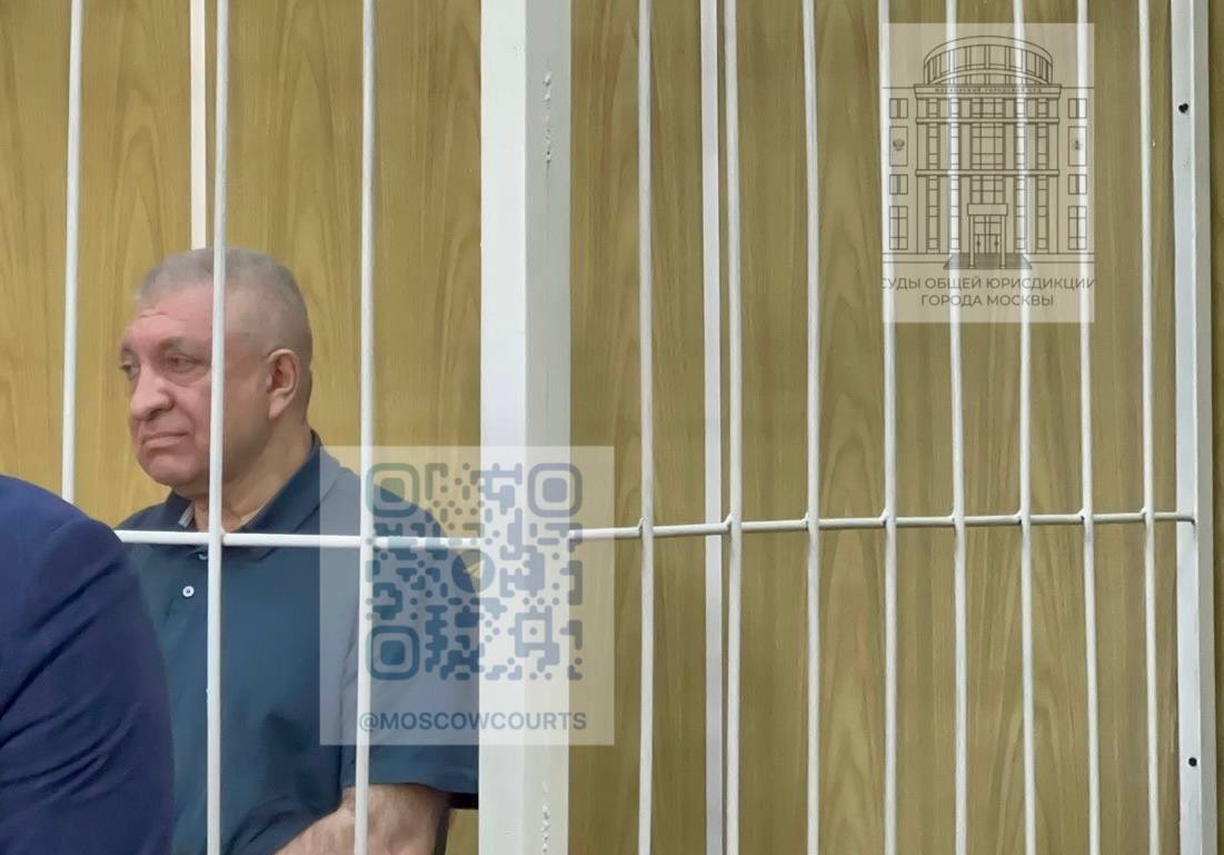 Хамовнический суд Москвы приговорил бывшего гендиректора Национального оператора по обращению с радиоактивными отходами Игоря Игина к 11 годам колонии строгого режима за получение взятки и незаконное обращение оружия, сообщили в объединенной пресс-службе столичных судов.