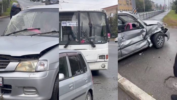 В Омске легковушка влетела в автобус с пассажирами Сегодня 2 октября примерно в 12 22 на остановке Городок Водников произошло серьезное дорожно транспортное происшествие По предварительным данным водитель автомобиля Мазда выехала на полосу встречного движения что привело к столкновению с автобусом маршрута 109 направлявшимся в центр города Как сообщили в мэрии в результате ДТП за медицинской помощью обратилась девушка водитель легкового автомобиля Сейчас на месте работают сотрудники экстренных служб проводится проверка обстоятельств инцидента Сумма нанесенного ущерба муниципальному транспорту будет установлена позже