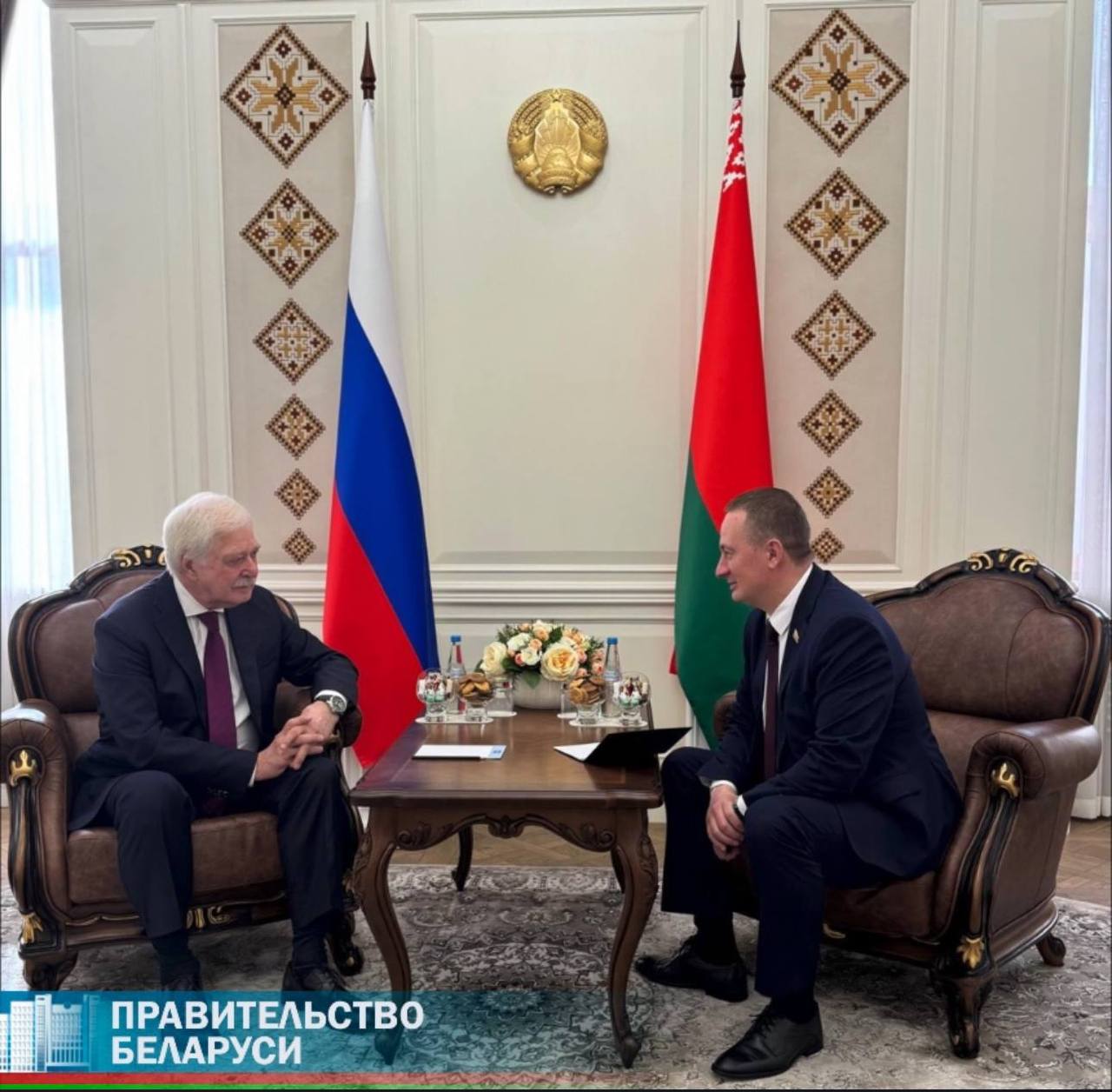 В Минске прошла рабочая встреча премьера Беларуси Александра Турчина и Чрезвычайного и Полномочного Посла Российской Федерации в Республике Беларусь Бориса Грызлова Обсуждены вопросы подготовки к мероприятиям которые запланированы на сентябрь  заседанию Совета глав правительств СНГ   заседанию Евразийского межправительственного совета  Международной промышленной выставке ИННОПРОМ Беларусь Александр Турчин подчеркнул что взаимоотношения между правительствами Беларуси и России находятся на самом высоком уровне Повестка обширная интенсивная работа ведётся по всем направлениям Подписаться на БелРос Самое интересное о жизни в Союзном государстве