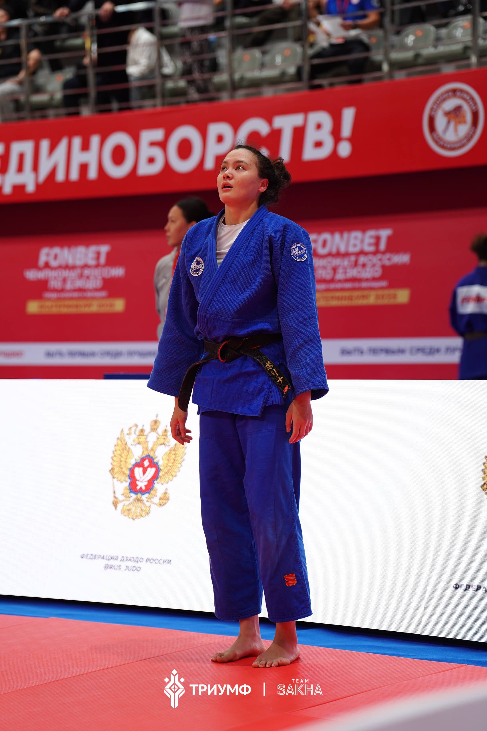 Полина Иудина будет бороться в утешительной схватке Лидер нашей команды до 78 кг Полина Иудина уступила в схватке 1 4 финала чемпионата России Она боролась с лидером сборной России бронзовым призёром чемпионата мира участницей Олимпийских игр Александрой Бабинцевой Судьи в этой встрече зафиксировали иппон Дальше наша спортсменка имеет право бороться в утешительной схватке triumphsakha teamsakha