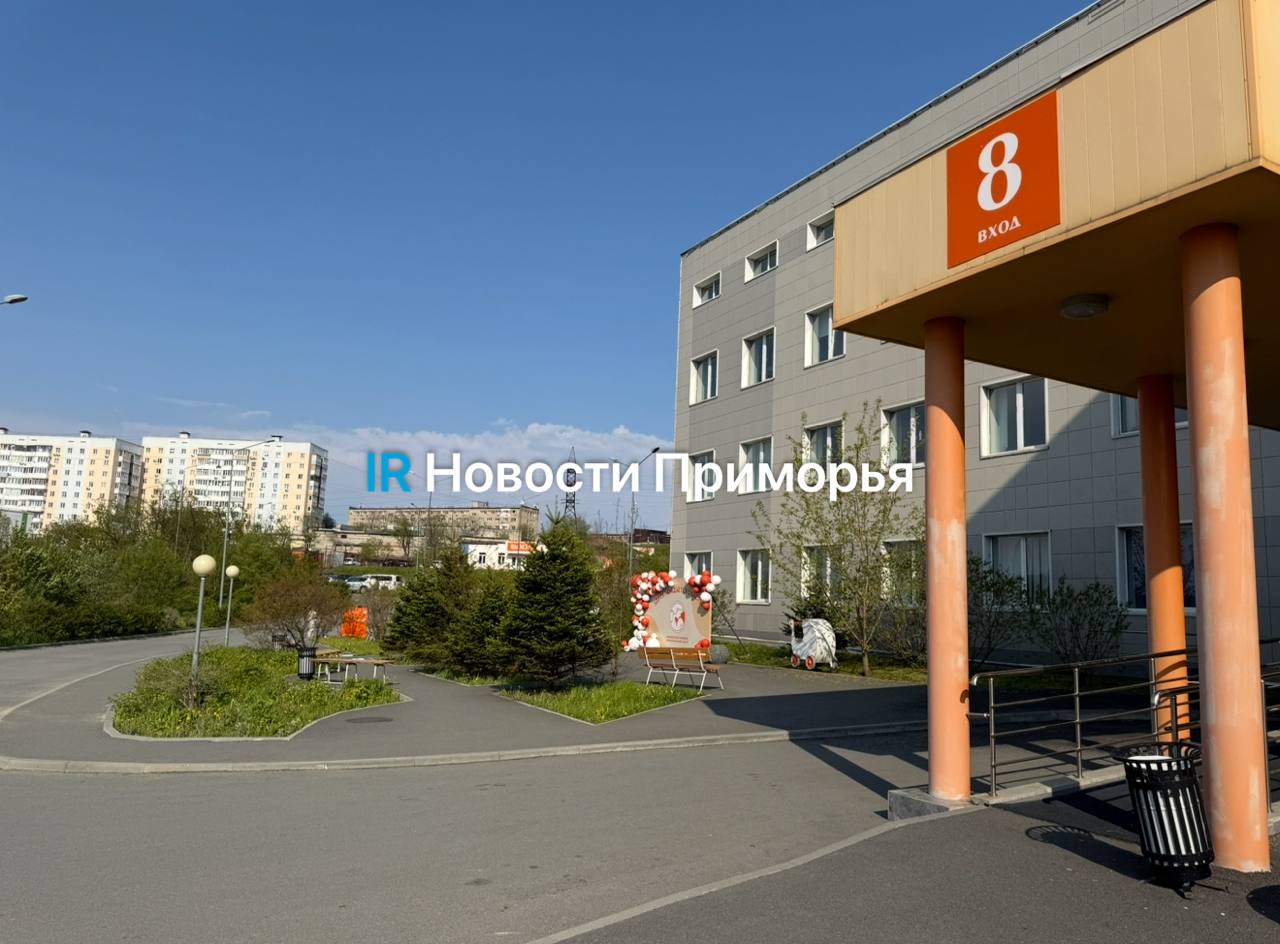 Во Владивостоке на свет появился ребёнок-гигант. Его вес составил 5670 граммов!  Как отмечают врачи Перинатального центра, было проведено плановое в таких случаях кесарево сечение. Мама и малыш чувствуют себя хорошо. И уже совсем скоро смогут отправиться домой.  Кстати, это уже четвертый малыш в семье из Владивостока. Маленького богатыря дома ждут сестрёнка и два братика.  Поздравляем семью с прибавлением и желаем им много радости и счастья, а также, конечно же, крепкого всем здоровья !