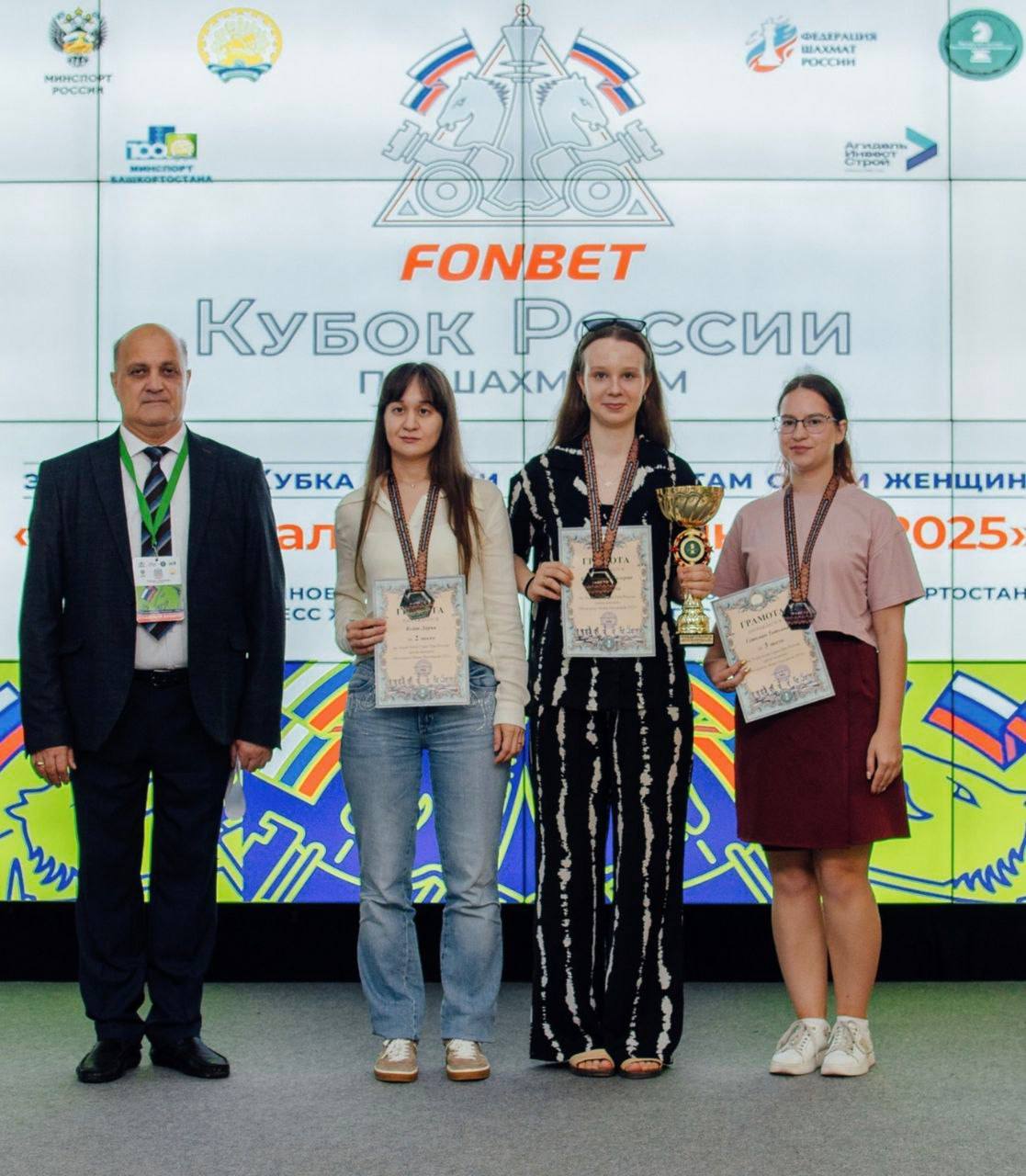 Валерия Клейменова выиграла этап Всероссийских соревнований БЛИЦ Гран-При России по шахматам среди женщин «Мемориал Веры Пензиной - 2025» в Уфе   Она набрала 9,5 из 11 очков, опередив женского гроссмейстера из Москвы и международного мастера из Санкт-Петербурга