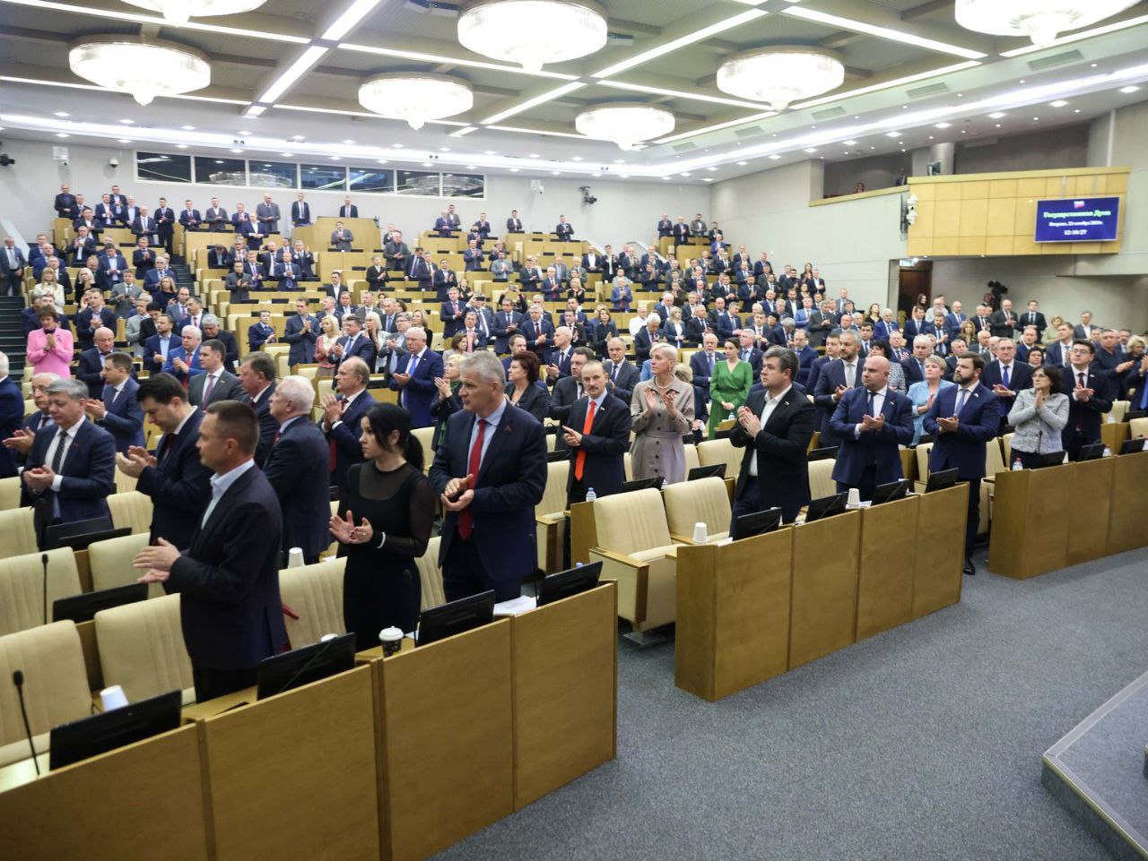 Сегодня в ходе правительственного часа председатель Думы ГД Володин В.В., оценивая эффективность работы регионов по вопросам ЖКХ, назвал Алтайский край примером, где эти вопросы решаются малоэффективно.