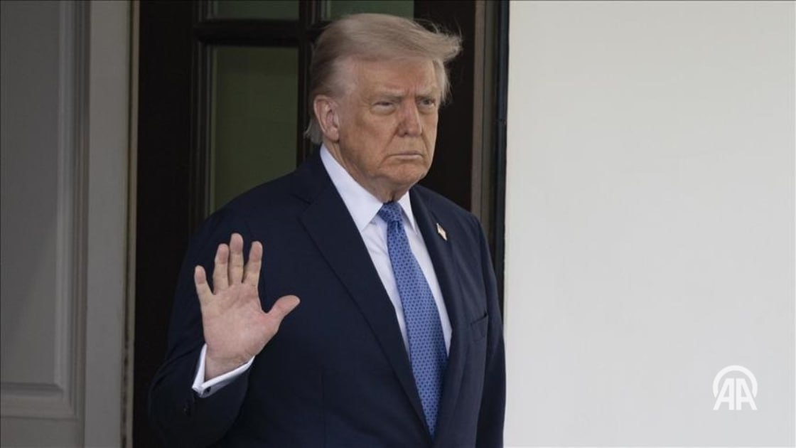 Трамп пригрозил Гарварду лишением налоговых льгот за поддержку Палестины Университет Гарварда может быть лишен налоговых льгот из-за участия в акциях в поддержку Палестины. Об этом заявил президент США Дональд Трамп. Противостояние между администрацией Трампа и одним из старейших университетов США обостряется. Сначала из-за студенческих протестов в поддержку Палестины, затем — из-за реализации программ, направленных на развитие «многообразия, равенства и инклюзивности». «Мы лишим Гарвард налогового иммунитета. Они это заслужили!»,- следует из публикации Трампа на платформе Truth Social. Однако он не уточнил, каким образом и в какие сроки это произойдет. 24/7 в сутки с Агентством «Анадолу»