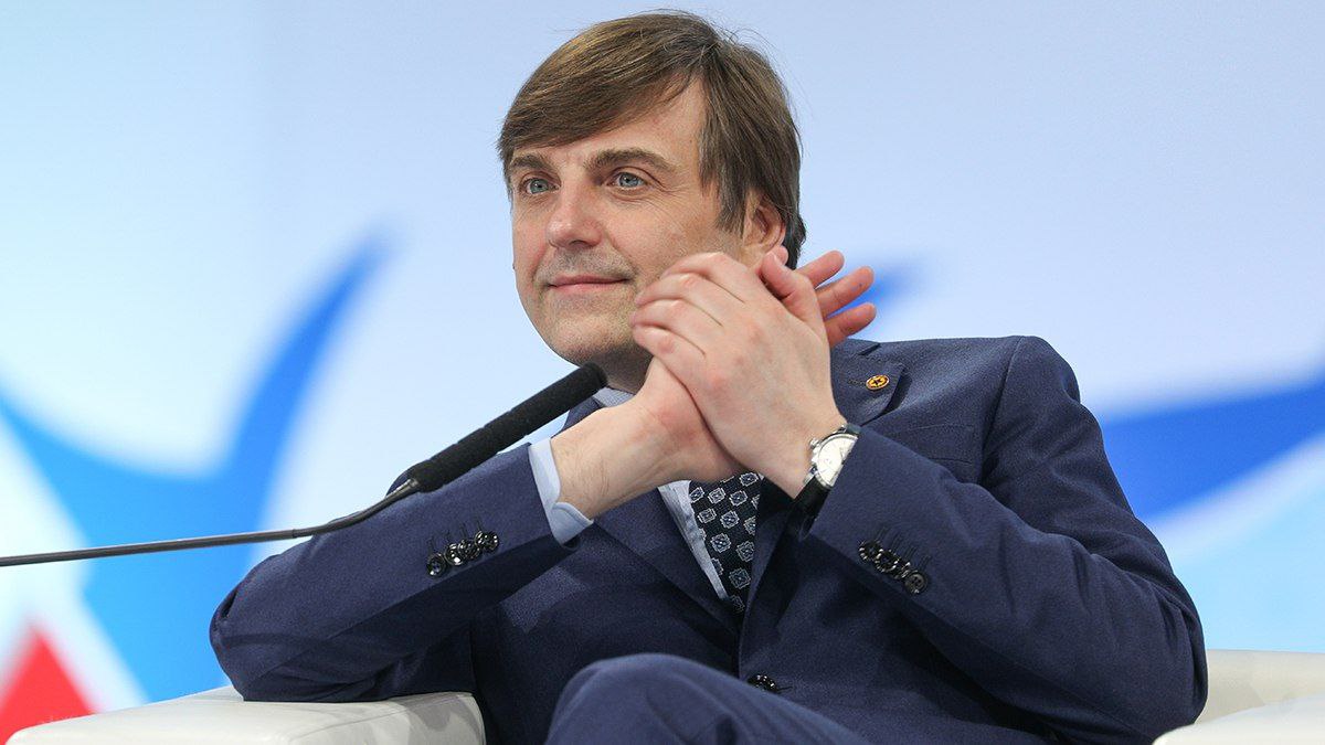 Сергей Кравцов: «Мы сформировали единое образовательное пространство» Министр просвещения дал большое интервью изданию «Ведомости». Глава ведомства рассказал о результатах ЕГЭ, разработке Стратегии образования, новой программе воспитания в летних детских лагерях, повышении зарплат учителям, оценках за поведение и преодолении советского формализма в воспитательной работе. ‼ Подробнее читайте на сайте газеты. #НовостиМинпросвещения #АГПУ #ПЕДВУЗРФ #Ректор #заксобр_ЗО