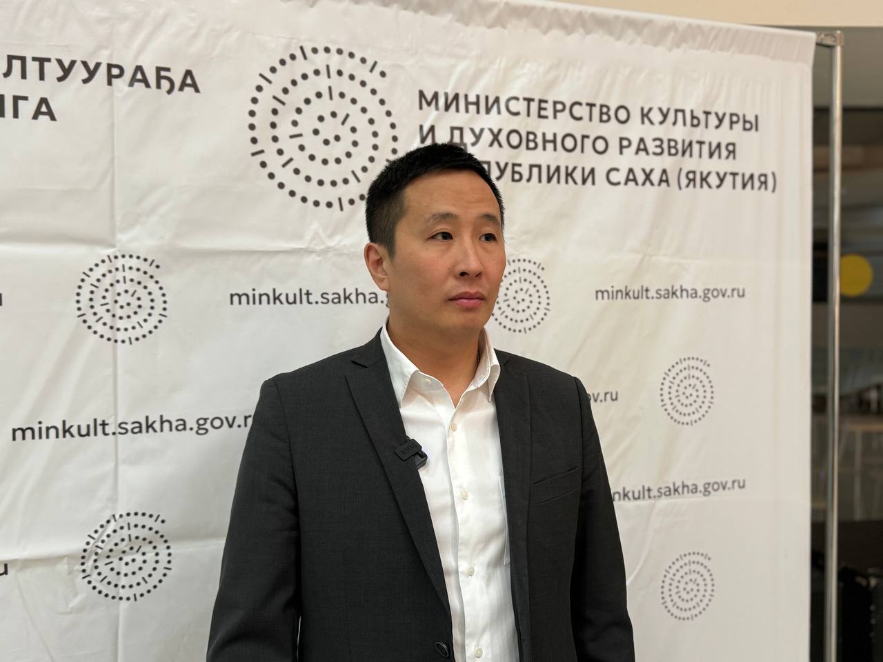 В Якутии вырос интерес молодежи к патриотике Министр по делам молодежи и социальным коммуникациям Якутии Петр Шамаев подвел итоги Года защитника Родины который в республике прошел под знаком патриотического воспитания По его словам 2025 год стал одним из самых заметных за последнее время и показал высокий уровень вовлеченности жителей прежде всего молодежи Подробнее ulusmedia Читайте нас в MAX