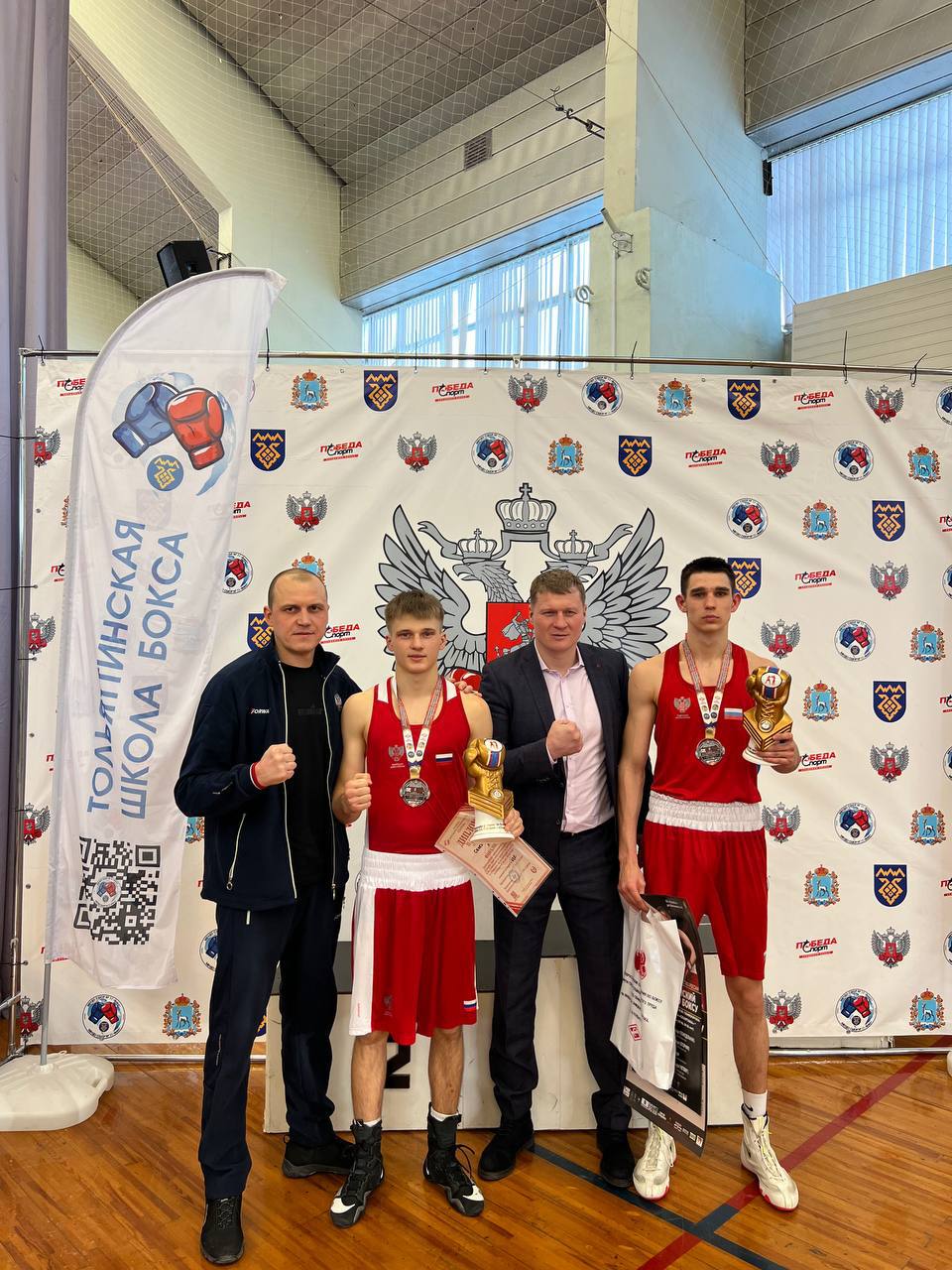СЕРЕБРО ВСЕРОССИЙСКИХ СОРЕВНОВАНИЙ ПО БОКСУ   Сегодня в Тольятти завершился турнир по боксу Памяти героя социалистического труда Н Ф Семизорова на призы С А Онищенко и Спартака среди юниоров 19 22 года где наши спортсмены завоевали серебряные медали Селезнев Андрей 63 5 кг становится серебряным призером турнира проведя три поединка Суворов Захар 71 кг становится серебряным призером турнира проведя четыре поединка Поздравляем спортсменов и их тренера Олега Владимировича Истомина с достигнутыми результатами и дебютом на взрослом уровне ФБКО Подписаться