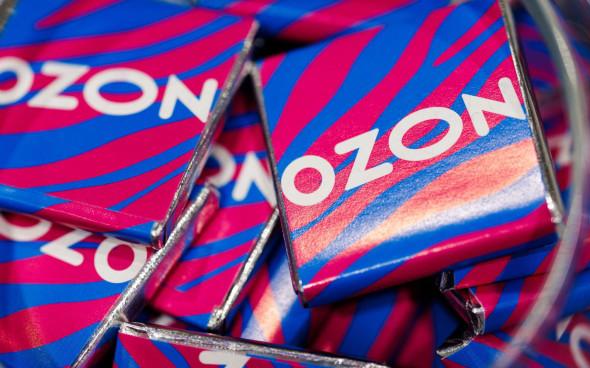Регистратор компаний Кипра согласовал проведение редомициляции Ozon в Россию Компания вынесет на утверждение Общего собрания акционеров 1 сентября юридические вопросы, необходимые для завершения процесса редомициляции Уточняется, что среди вопросов будет утверждение новой организационно-правовой формы компании в России, определение размера уставного капитала в рублях, утверждение устава компании, который будет действовать после завершения редомициляции Ozon принял решение о редомициляции с Кипра в Россию в конце 2024 года, компания будет зарегистрирована в калининградском специальном административном районе в форме МКПАО "Озон" После этой новости расписки Ozon пошли вниз Ранее в компании сообщили, что приостановка торгов из-за редомициляции может продлиться четыре-пять недель Подписаться