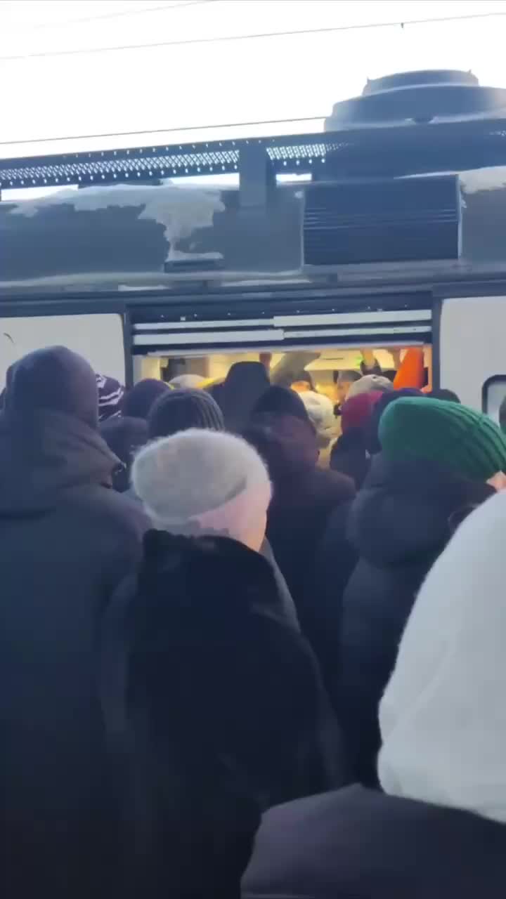 Сбой в движении пригородных поездов на Савёловском направлении из-за погодных условий