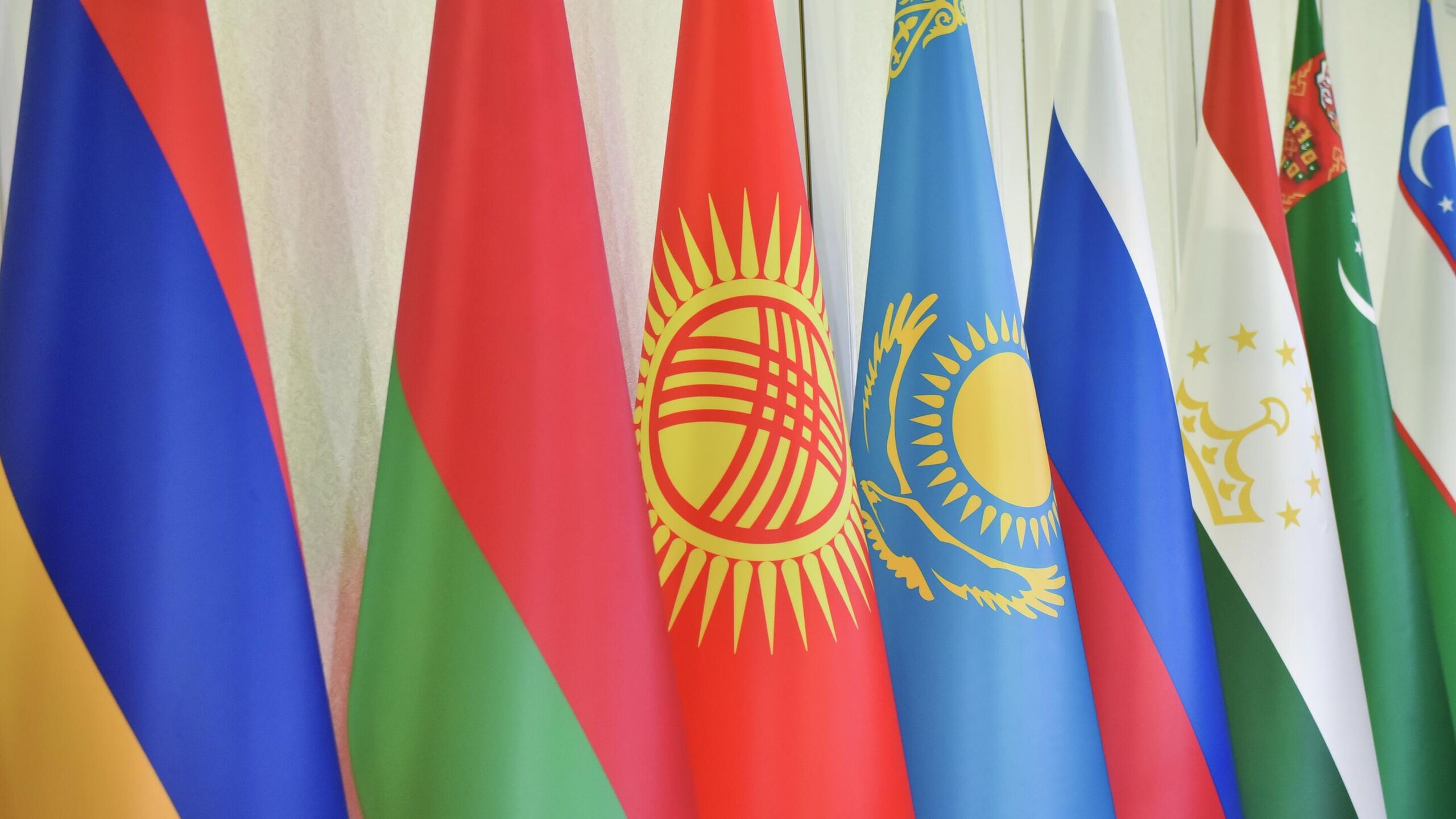 По инициативе президента РФ Владимира Путина 22 декабря пройдет традиционная неформальная встреча лидеров государств СНГ в Санкт Петербурге сообщили в пресс службе Кремля По инициативе президента Российской Федерации в Санкт Петербурге 22 декабря пройдет традиционная неформальная встреча лидеров государств участников Содружества Независимых Государств говорится в сообщении Кроме того Путин проведет и двусторонние беседы с лидерами ряда стран добавили в пресс службе