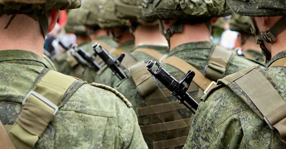 В фокусе внимания ТерО Сегодня в Брестской области стартует плановый учебный сбор с военнообязанными, предназначенными для комплектования территориальных войск Брестского района. В ходе сбора будет осуществлен прием военнообязанных территориальных войск, их всестороннее обеспечение и подготовка к выполнению задач ТерО. Командному составу территориальных войск предстоит восстановить навыки в управлении подчиненными. Основное внимание будет сосредоточено на отработке задач ТерО усиленными подразделениями ТерВ совместно с воинскими частями ВС, в т.ч. с применением средств активного и пассивного противодействия БЛА. #Беларусь Belarus_VPO chat Проголосовать за канал