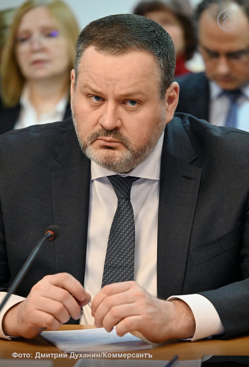 Глава Минтруда Антон Котяков не поддержал идею введения налога на тунеядство Он заявил об этом в интервью РБК Министра спросили о жизнеспособности такой меры в России Налог наверное я внутренне не поддерживаю ответил он Налог на тунеядство введен в Белоруссии По закону тунеядцы обязаны каждый год уплачивать в казну сбор в размере 20 базовых величин Их также обязали платить за ЖКХ по повышенному тарифу Подписывайтесь на Ъ Оставляйте бусты