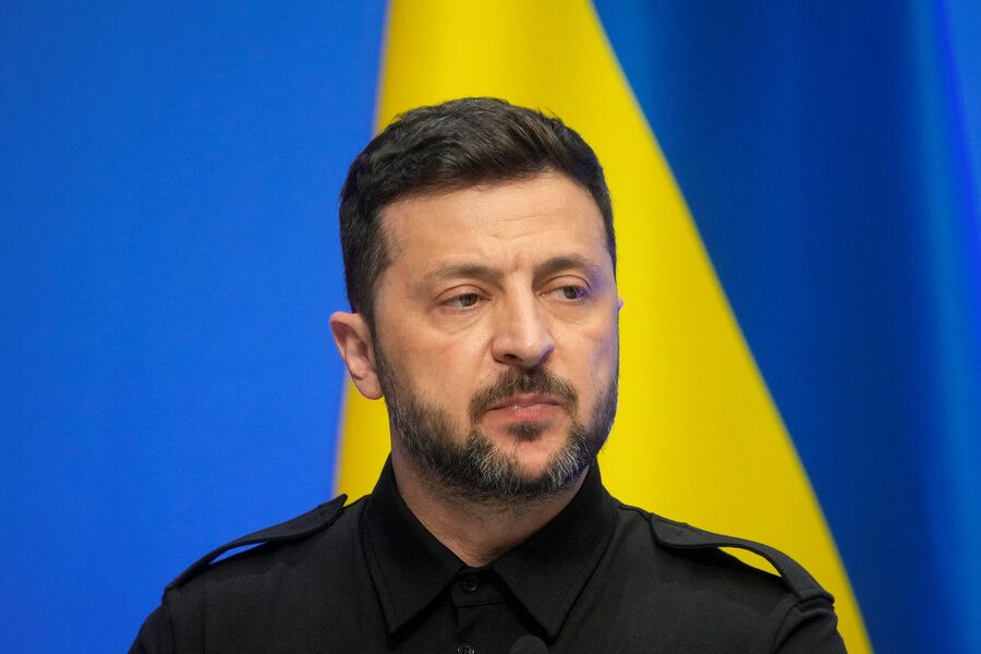 Зеленский: Украина предлагает перейти от обмена заявлениями и встреч на техническом уровне до уровня разговора лидеров.   Америка это предлагала. Украина это поддерживала. Нужна готовность России, добавил он.  Заря   Новости - Подписаться