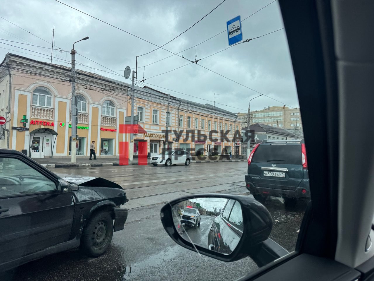 Напротив ТРЦ «Куклы» в Туле произошло ДТП Кадрами с места делится наш читатель. Мы обратились в региональную Госавтоинспекцию за подробностями. К счастью, обошлось без пострадавших.