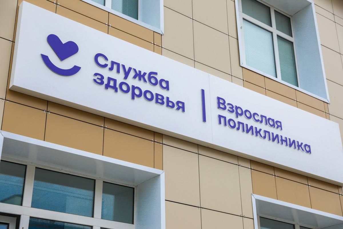 НАО присоединился к Всероссийской неделе профилактики употребления наркотических веществ Она объявлена Минздравом РФ и проходит в стране по 29 июня. Как пояснили в Департаменте здравоохранения, труда и соцзащиты населения НАО, употребление наркотических средств — это серьёзная социально-экономическая проблема, представляющая угрозу здоровью и благополучию отдельных людей, семей и общества в целом. Наркомания приводит к разрушению личности, ухудшению физического и психического здоровья. Эффективная профилактика является ключевым элементом борьбы с этой угрозой. Лучший метод профилактики наркомании — не употреблять. Какие неизбежные последствия ждут наркоманов? — Снижение иммунитета и нарушение обмена веществ — Истощение — Инфекционные заболевания — ВИЧ, гепатиты — Психозы и прочие психические расстройства — Заболевания внутренних органов — Снижение интеллекта, нарушение всех психических функций внимание, память, мышление — Передозировка вплоть до летального исхода — Склонность к суицидам. — Как показывает мировая практика, излечить от наркомании удаётся не более 2–3 процентов заболевших. Берегите себя и своих детей, интересуйтесь их жизнью! — отметили в ведомстве. Фото: Екатерина Эстер/НАО24