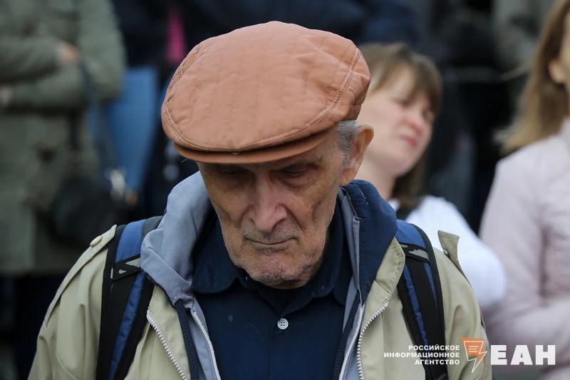 Челябинская область вошла в топ 10 регионов по числу пенсионеров Об этом свидетельствуют данные статистики РИА Новостей В Челябинской области проживают 978 тыс пенсионеров По этому показателю регион занимает десятое место в стране На первой строчке рейтинга оказалась Москва с 3 млн пенсионеров на второй Московская область 1 95 млн Замыкает тройку Краснодарский край 1 6 млн Подписаться на канал ЕАН Челябинск