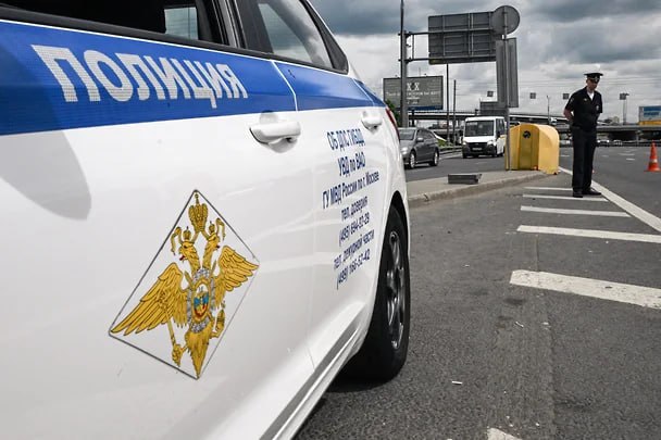 Полиция Краснодара ищет жителя, подозреваемого в пропаганде смены пола Полиция Краснодара проводит проверку по факту распространения в интернете материалов, указывающих, по предварительным данным, на пропаганду смены пола. Основанием послужила публикация, выявленная в открытом доступе, сообщает пресс-служба городского УМВД. Местная жительница в соцсетях заявила, что увидела в трамвае мужчину, одетого в женскую одежду. Правоохранительные органы устанавливают личность жителя, ставшего героем публикации, а также оценивают его действия на предмет наличия административного правонарушения. Подписывайтесь на «Ъ-Кубань-Черноморье»