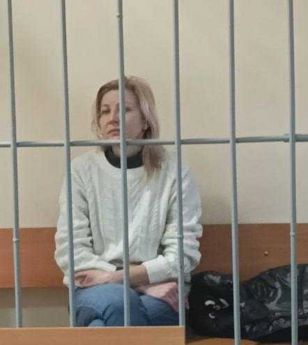 Двум замминистра ЖКХ и энергетики Воронежской области продлили меру пресечения 49-летняя Елена Евсюкова и 40-летняя Наталия Толчеева останутся под домашним арестом до 17 июля включительно. Подписаться Прислать новость