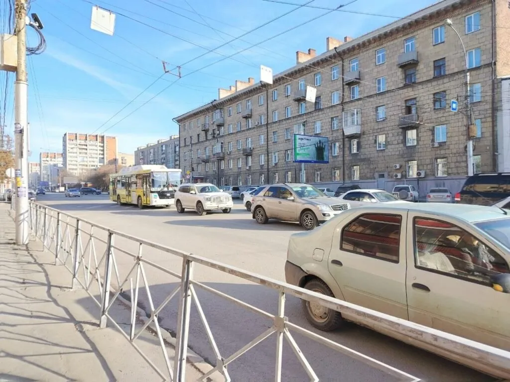 Машинам не уйти от камер в НГТУ создали систему для отслеживания быстродвижущихся объектов Программа работает в сложных условиях съемки таких как высокая скорость движения нечеткое изображение и частичное перекрытие Подробнее читайте по ссылке     INFOPRO54 Мы в других соцсетях MAX VK ОК Источник фото нейросеть Алиса