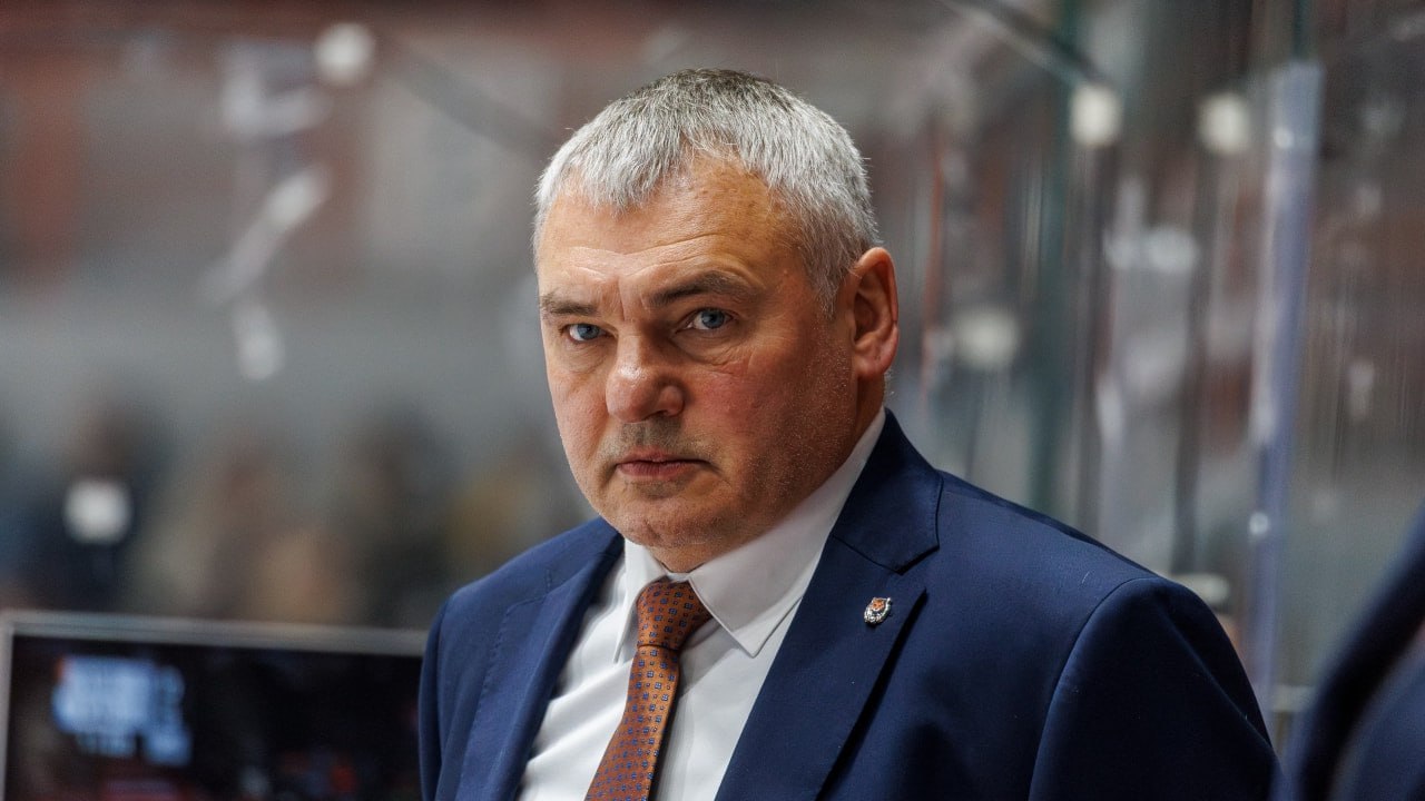 Теперь официально Александр Гальченюк покидает Амур Хоккейный клуб Амур объявил о расторжении контракта с главным тренером Александром Гальченюком по соглашению сторон Специалист возглавил команду в мае 2025 года Прочитать статью полностью Подписаться на DVHAB   Написать в DVHAB