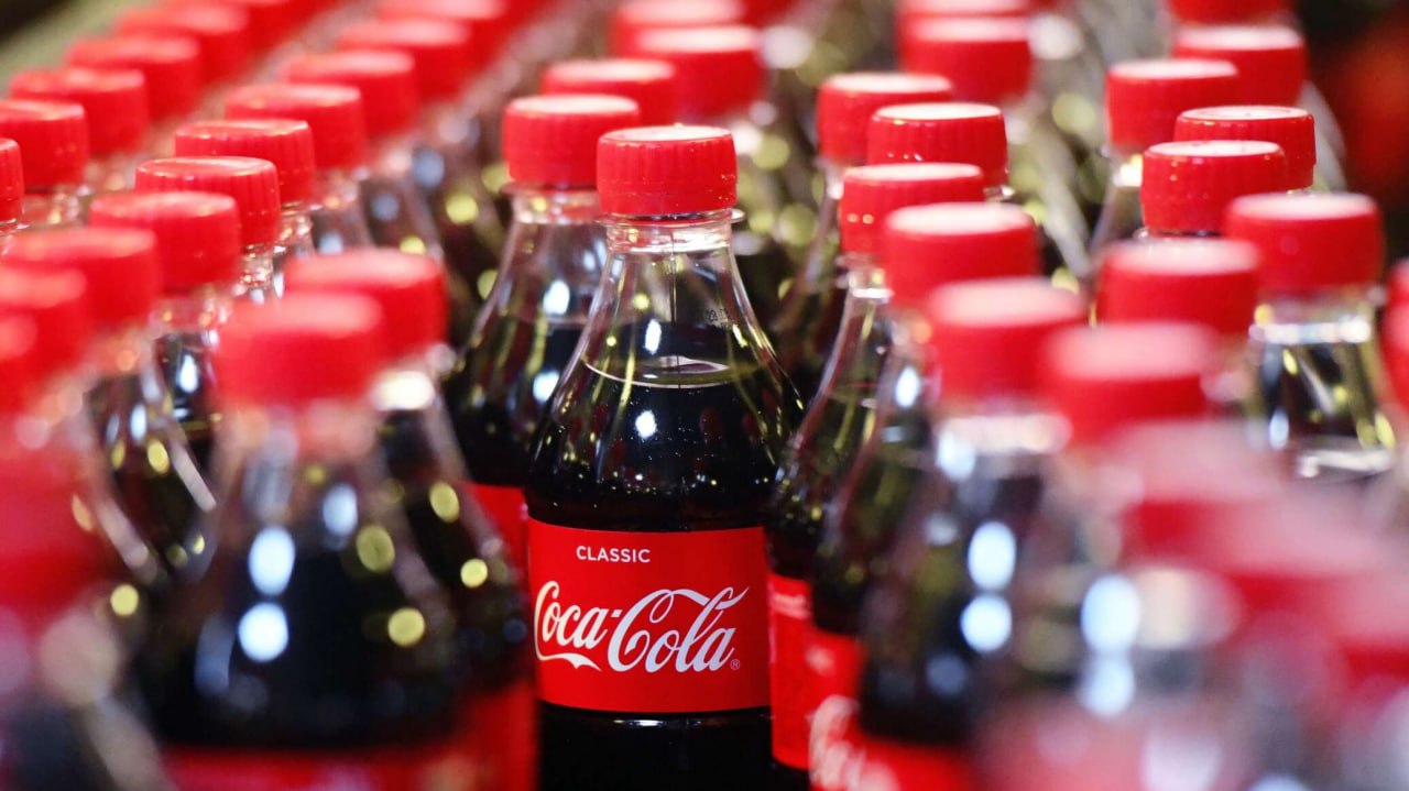 Coca-Cola массово отзывает продукцию с европейских рынков   Речь идёт о напитках Coca-Cola, Coca-Cola Zero, Sprite, Fanta, Fuze Tea и других, которые были произведены на заводе в бельгийском Генте. Отзыв продукции затронет Бельгию, Великобританию, Люксембург, Нидерланды, Францию и Германиию. Официальная причина – повышенное содержание в напитках хлоратов.   Вместе с тем представители компании утверждают, что концентрация вредных веществ не настолько велика, чтобы навредить при разовом употреблении и может представлять угрозу лишь для постоянных потребителей.