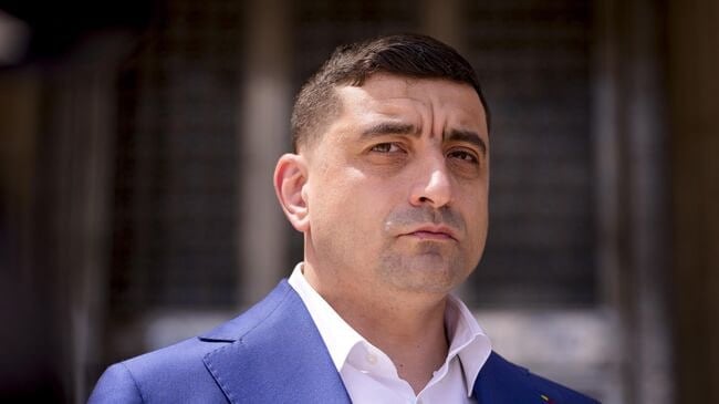 ЦИК Румынии: Джеордже Симион лидирует во втором туре выборов президента Румынии У главы «Альянса за объединение румын» 52,86% голосов после обработки 4,3% бюллетеней. Он опередил мэра Бухареста Никушора Дана. По данным Центризбиркома, политик набрал 47,14% голосов. Подпишись на «Говорит Москва»