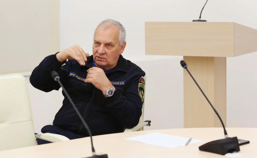 Силовики задержали разработчика российского бункера от ядерного удара Замначальника НИИ ГОЧС Сосунова и начальника центра разработавшего бункер Куб М Посохова обвинили в получении особо крупных взяток Следствие попросило заключить первого под стражу а второго отправить под домашний арест Дмитрий Никотин Подписаться