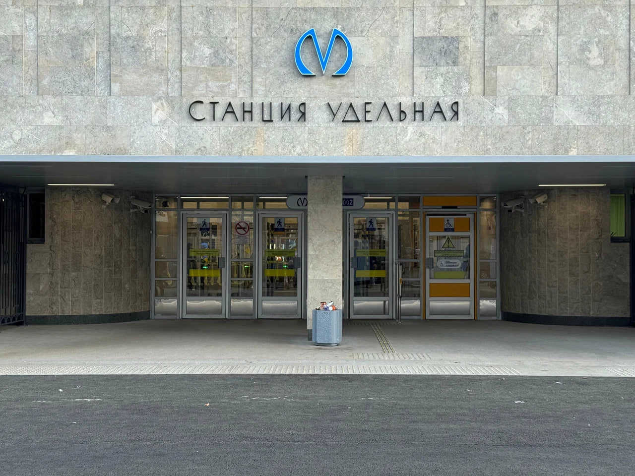 Компания из структуры Газпрома арендовала 2500 кв м офисов у метро Удельная ООО ГЭХ Инжиниринг которое является дочерней структурой ООО Газпром Энергохолдинг входит в ПАО Газпром арендовало 2500 кв м офисных площадей в бизнес центре Forest у метро Удельная Компания специализируется на строительстве крупных энергетических объектов и выполняет функции заказчика и застройщика для проектов ПАО Газпром сообщили в компании Maris которая выступила брокером сделки Данная сделка подтверждает устойчивый тренд на переезд крупных структур Газпрома из Москвы в Петербург отметила партнер и директор департамента офисной недвижимости Maris Елена Кашунцова Бизнес центр Forest в Приморском районе обладает классом B В комплексе предусмотрена гибкая планировка системы кондиционирования вентиляции и пожаротушения Центр находится под круглосуточной охраной видеонаблюдением в нем оборудована система контроля доступа есть наземная парковка и ресторан Яндекс Карты Подпишитесь на Ведомости Северо Запад