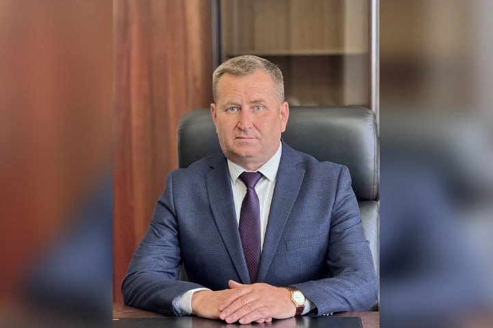 2 июля руководителям судов Волгоградской области представлен новый начальник управления Судебного департамента региона. Приказом федерального органа при ВС РФ 30 июня на эту должность назначен Александр Михайлов. На своём новом посту он сменил Дмитрия Иванова, руководившего департаментом с 2016 года. Александр Михайлов в 1999 году окончил Волгоградский областной юридический институт МВД России. В 2010 году получил экономическое образование в Российском университете кооперации по специальности «Бухгалтерский учет, анализ и аудит».