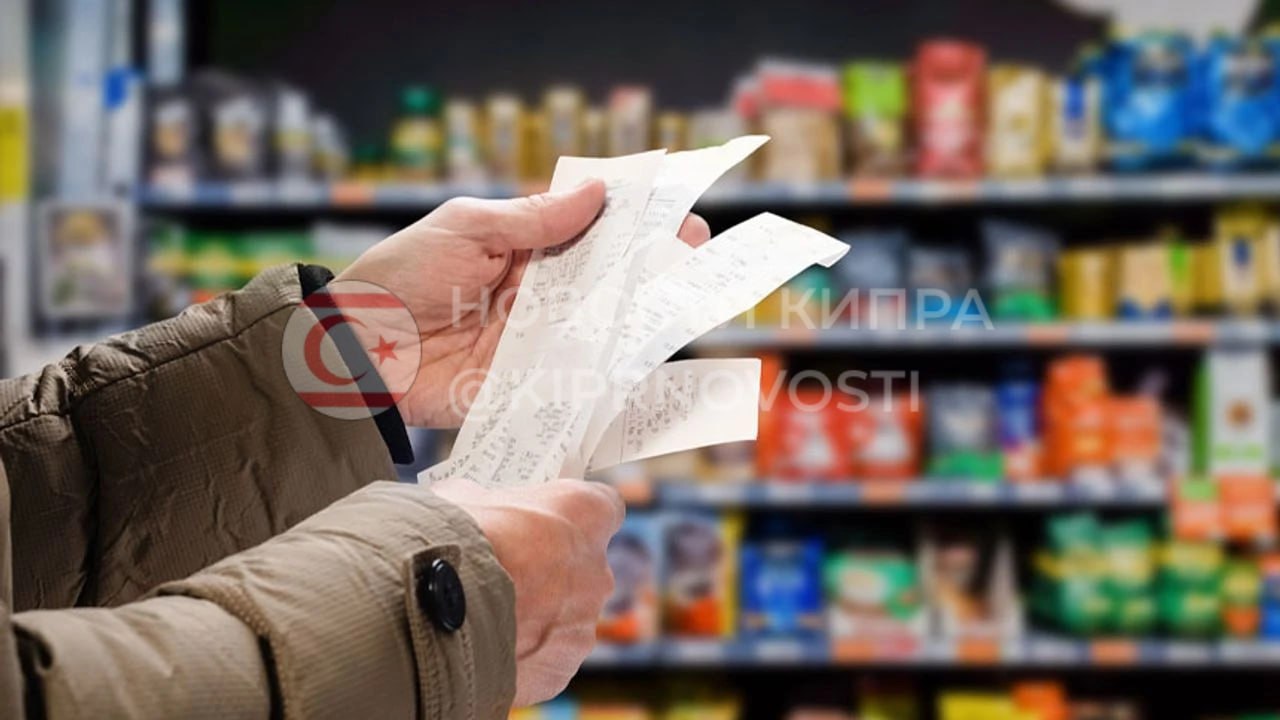 В ТУРЦИИ ОПУБЛИКОВАН УРОВЕНЬ ИНФЛЯЦИИ ЗА НОЯБРЬ Годовой рост цен превысил 31 процента а наиболее заметное подорожание зафиксировано в сфере жилья Турецкий статистический институт обнародовал данные об уровне инфляции за ноябрь Согласно опубликованным цифрам потребительские цены выросли на 0 87 процента за месяц и на 31 07 процента в годовом выражении По данным ведомства с декабря прошлого года цены увеличились почти на 30 процентов а средний показатель за последние двенадцать месяцев составил 35 91 процента Наибольший вклад в годовой рост цен внесли три основные категории расходов продукты питания и безалкогольные напитки рост на 27 44 процента транспорт рост на 29 23 процента и жильё рост на 49 92 процента Вклад этих групп в общий уровень инфляции составил соответственно 6 83 4 55 и 7 57 процентных пункта В помесячной динамике в ноябре продукты питания и безалкогольные напитки подешевели на 0 69 процента тогда как транспорт подорожал на 1 78 процента а расходы на жильё выросли на 1 70 процента Из 143 основных товарных категорий включённых в индекс в ноябре снижение цен отмечено по 28 из них по 7 категорий изменений не зафиксировано а по 108 наблюдался рост Без учёта необработанных продуктов питания энергии алкогольных напитков табака и золота годовой рост цен составил 32 17 процента а месячный 1 27 процента Подписывайся на KiprNovosti Следим за новостями Северного Кипра