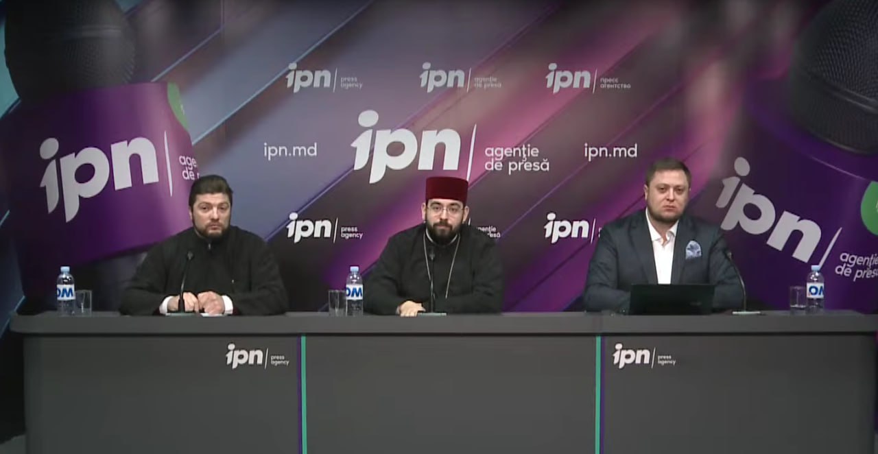 Бессарабская митрополия прокомментировала ситуацию с церковью в Деренеу Адвокат Константин Турута заявил что то что в СМИ называют религиозным конфликтом является чисто юридическим спором о праве владения храмом который является историческим памятником По его словам церковь Успения Пресвятой Богородицы в селе Деренеу была передана Румынской православной церкви по договору подписанному ещё 5 ноября 2019 года Этот договор гарантирует ей право бесплатного пользования храмом на 50 лет По словам представителей Бессарабской митрополии полиция действовала в соответствии с окончательным решением ВСП согласно которому церковь принадлежит Бессарабской митрополии Священник Юрий Сагановски заявил что события 27 и 28 января стали продолжением юридического спора а не религиозного противостояния Бессарабская митрополия и религиозная община села Деренеу имеют законное право управлять этой церковью и сохранять её целостность и это право защищено судебными решениями и официальными регистрациями  Однако представители Молдавской митрополии с такой трактовкой не согласны Напомним по словам адвоката Молдавской митрополии в 2018 году представитель Бессарабской митрополии Флоринел Марин подал иск с требованием отстранить священника Митрополии Молдовы однако суд окончательно отказал в его удовлетворении В 2025 году как утверждает адвокат по тому же вопросу был подан новый иск При этом правозащитник подчёркивает что не существует ни одного судебного решения или исполнительного документа которые позволяли бы захват храма Адвокат также напомнил что в 2017 году священник служивший в приходе 27 лет перешёл под юрисдикцию Бессарабской митрополии без согласования с прихожанами Сами же жители села Деренеу заявляют о своём желании оставаться в подчинении Митрополии Молдовы Подпишись на primulinmd