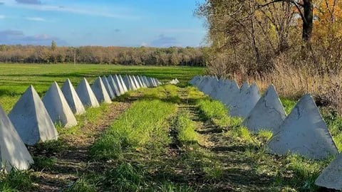 Белгородские власти отозвали иск к компании «Сталкер», принадлежащей депутату-единороссу Максиму Мигунову. На это обратили внимание журналисты «Фонаря»  С фирмы пытались взыскать 2,5 млн рублей за недобросовестную работу, но Управление капитального строительства передумало. Урегулировали ли конфликт в досудебном порядке или на это повлияли какие-то другие причины, пока неизвестно.  А дело другого подрядчика — «Белгороддорстроя» — будет рассматриваться за закрытыми дверями, пишет «Фонарь».   Напомним, недавно губернатор заявил о выявленных нарушениях на 109 млн рублей при строительстве оборонительных сооружений.