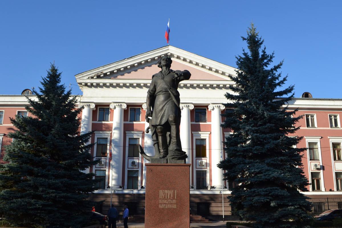 Калининград потратит 1,5 миллиона рублей на реставрацию памятника Петру I. Городские власти объявили аукцион на ремонт монумента, который находится у штаба Балтфлота на проспекте Мира. Сумма контракта — 1 498 748 рублей. Подписаться Прислать новости