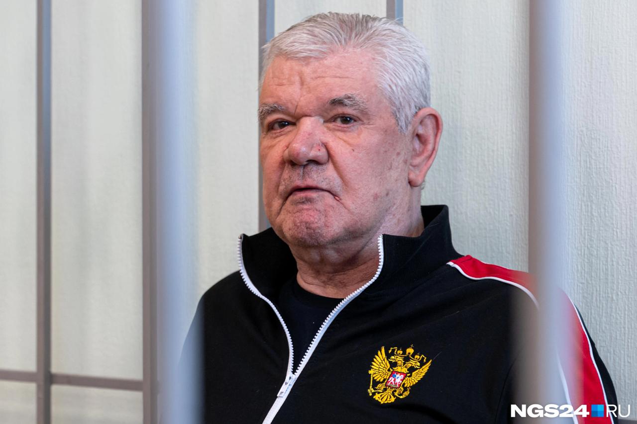 В Красноярске компанию «Сибиряк» оштрафовали на 13,7 млн рублей за ограничение конкуренции при строительстве школы в Иланском. Как рассказал источник : краевое правительство пыталось оспорить решение УФАС, но суд отклонил иски от всех сторон, включая министерство образования, администрацию Иланского района и саму компанию. С конца лета 2024 года УФАС расследует дело о нарушении конкуренции при строительстве школы в Иланском. Власти края, по версии антимонопольщиков, создали преимущество для компании «Сибиряк», не допустив к торгам других участников. Владельца «Сибиряка» Владимира Егорова и его дочь Александру Савельеву обвиняют в хищении 249 млн рублей. По данным следствия, они завысили стоимость строительства, чтобы получить больше из бюджета. Землю под школу передали без торгов, а оценку объекта, как считают в прокуратуре, искусственно увеличили. В 2022 году школу построили, «Сибиряку» выплатили 1,1 млрд рублей. В 2023 году Егорова задержали, позже он вернул 391 млн в бюджет. Свою вину он и дочь не признали.