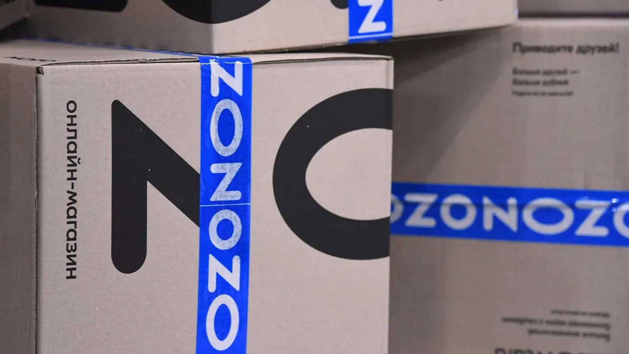 Ozon запустил продажу автомобилей в лизинг Маркетплейс Ozon добавил возможность приобрести автомобиль в лизинг, данная услуга доступна индивидуальным предпринимателям и юридическим лицам, сообщили ТАСС в пресс-службе компании. "На маркетплейсе Ozon появилась возможность купить автомобиль в лизинг. Рассчитать условия можно, кликнув на кнопку "Автолизинг" в карточке товара. Услуга доступна индивидуальным предпринимателям и юридическим лицам, оформление происходит через Ozon Лизинг", - рассказали в компании. Для приобретения доступны новые автомобили любого сегмента: легковые, коммерческие и грузовые. В настоящее время на площадке представлено порядка 4,5 тыс. авто, которые можно оформить с доставкой в более чем 1,2 тыс. российских городов.